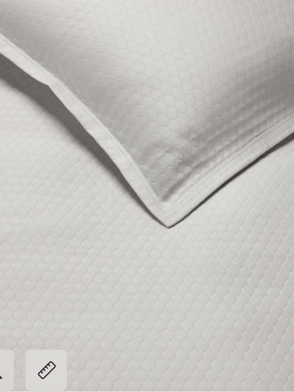 SFERRA Favo Twin Coverlet in white with a honeycomb pique matelassé. 75”x95” NIB